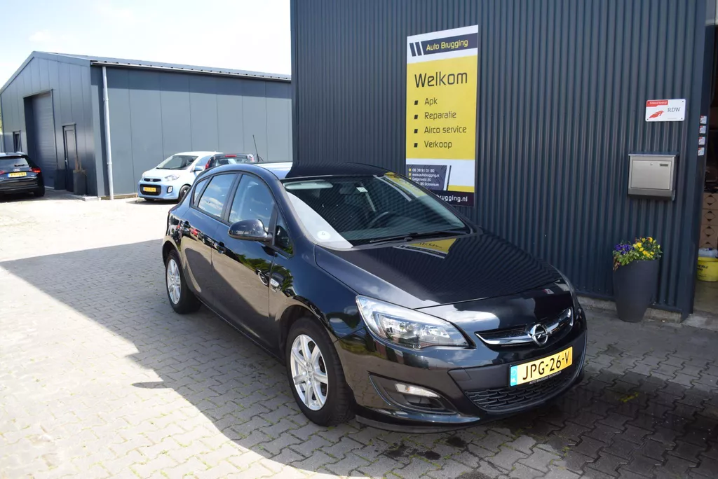 Opel Astra 1.4 Turbo Business+